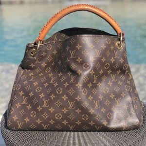 Louis Vuitton Artsy MM Bag